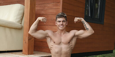 Freshmen: Muscular Arthur Reid Photoshoot