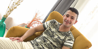 Freshmen:  Jonas Blanco - Interview & Solo
