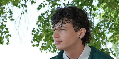 Freshmen: Ozzy Levitt Solo & Interview