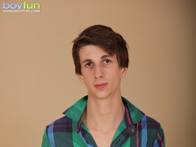Tall twink Jesse Jenkins cums in his own hand