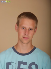 Twink Zack Kane spreads his asshole wide apart.