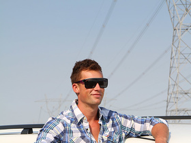 Aussie boy Lincoln Ashby stops for a roadside wank