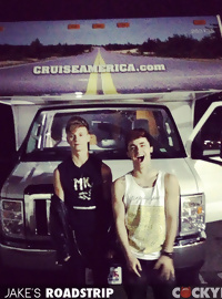 Max and Jakes ROADSTRIP - Instagram