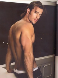 Hunk William Levy shritless and hot