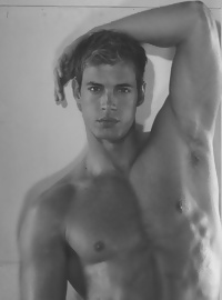 Hunk William Levy shritless and hot