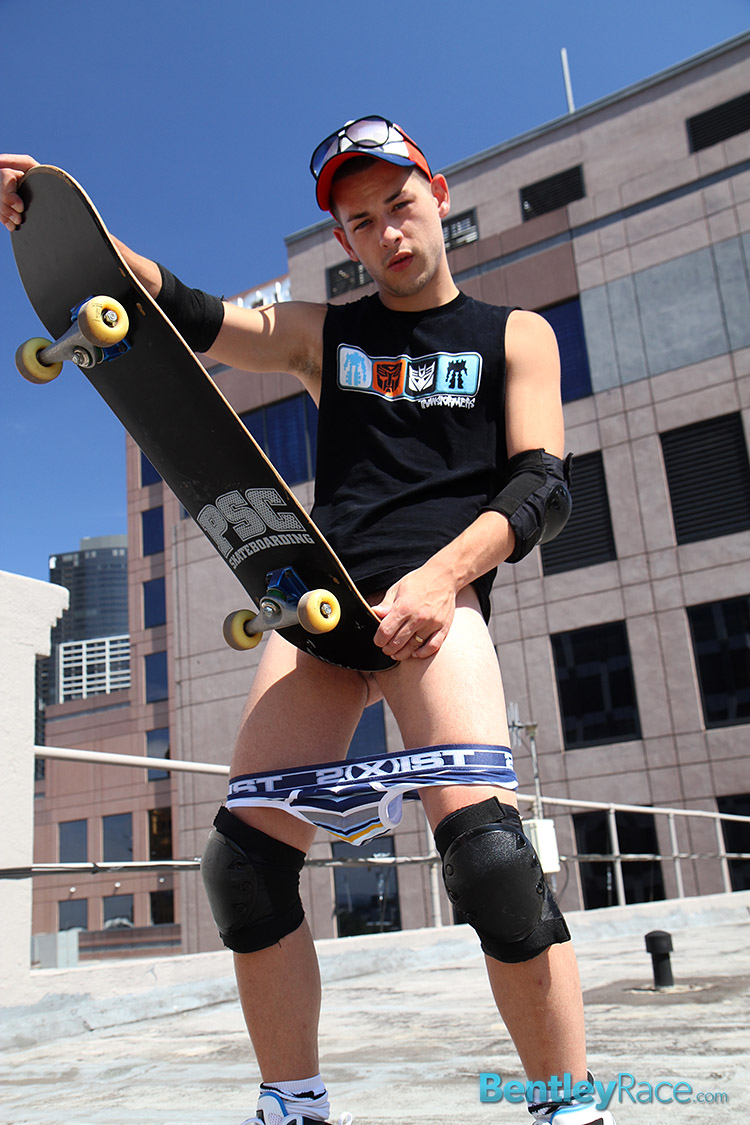 Naked Skater - Tim Loux strips down on my rooftop EdenGay.co