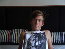 Super hung Aussie mate - Olly Daniels whips it out