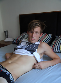 Super hung Aussie mate - Olly Daniels whips it out