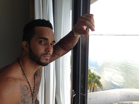 Te Gusta" - Handsome, Athletic Guy Naked and Jacking Off