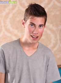 Tall twink Matt Johnson busts a nut all over his chest