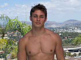 Ryder is a Muscle Hunk With Beautifull Eyes and a Big Cock