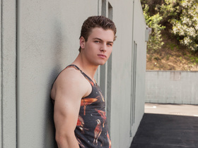 Zane Porter fucks sexy twink Justin Owen