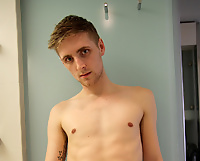 Sydney bottom boy - Axle Dean strips in Ben s bathroom