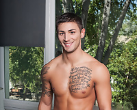 Straight Muscle Hunk Zach Ramos shows off his Gym Ready Bod