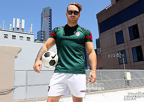 Straight Aussie Hunter Jones