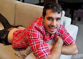Our sexy mate Benjamin Bosco is back stripping and jacking off