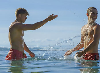 Freshmen: Simeon meets Sammy on the beach