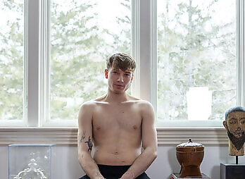 CockyBoys: Oliver Carter Welcomes Caden Dior