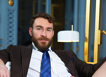 Menatplay: Ready to Fly: Rent Man - Charlie Cherry And Luciano