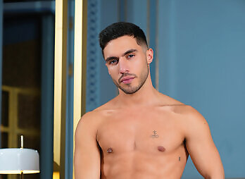 Menatplay: Ready to Fly: Rent Man - Charlie Cherry And Luciano