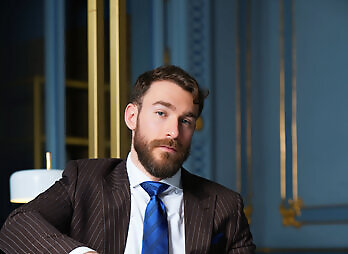 Menatplay: Ready to Fly: Rent Man - Charlie Cherry And Luciano