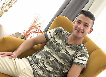 Freshmen:  Jonas Blanco - Interview & Solo