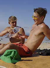Freshmen: Simeon meets Sammy on the beach