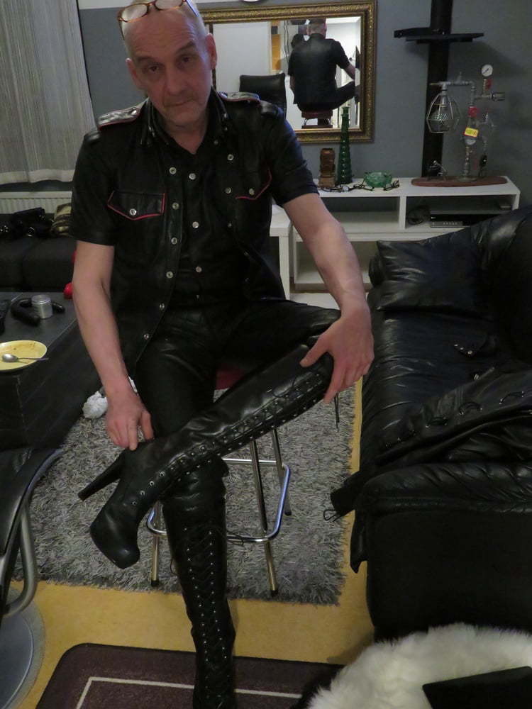 Juha Vantanen,finnish leather fetish gay pornmodel (1/19)
