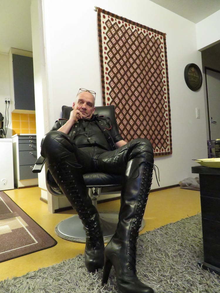 Juha Vantanen,finnish leather fetish gay pornmodel (2/19)