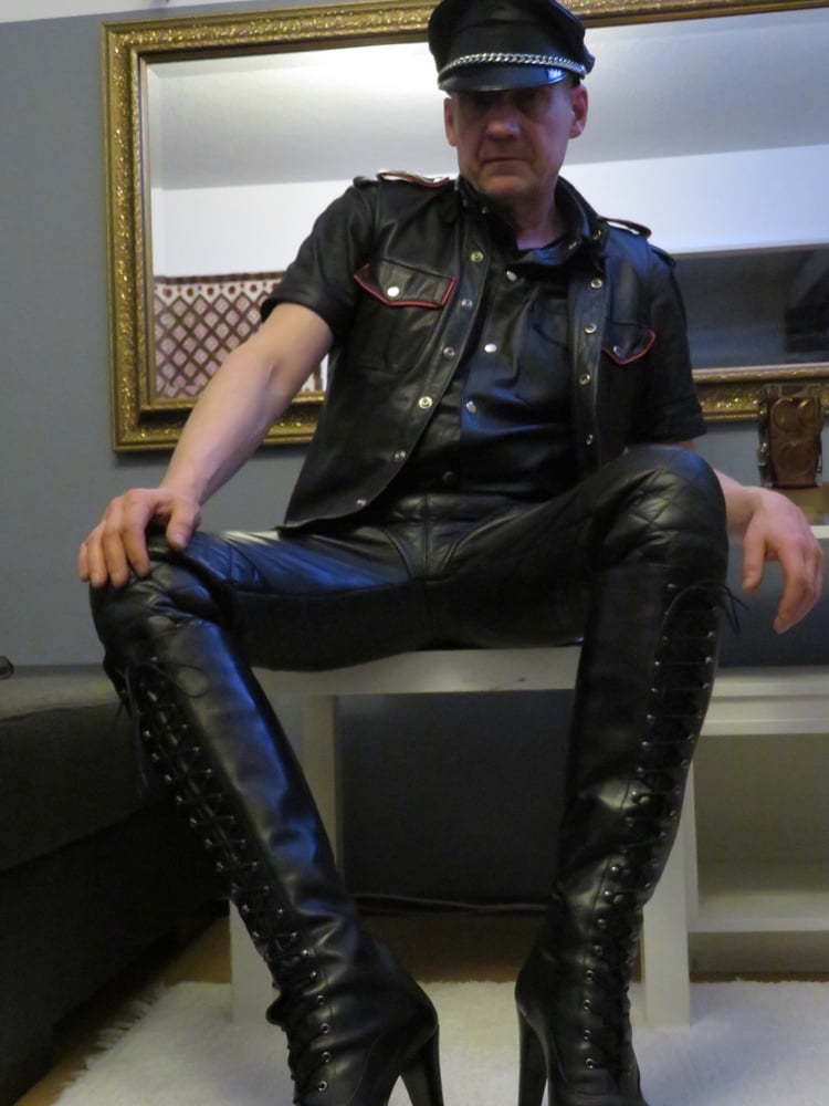 Juha Vantanen,finnish leather fetish gay pornmodel (5/19)